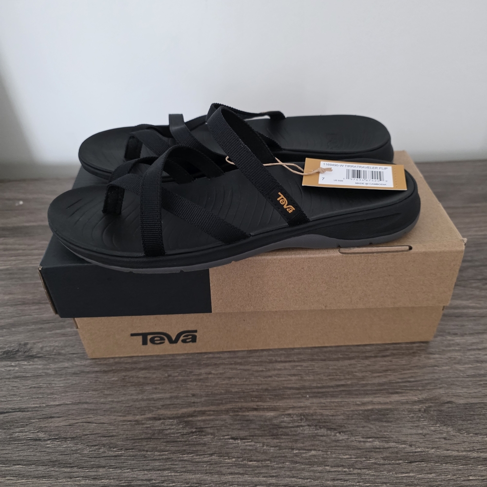 Teva Black Tirra Traveler Flip Never Worn